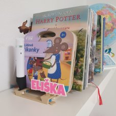Jmenovka pro stojánek na knížky